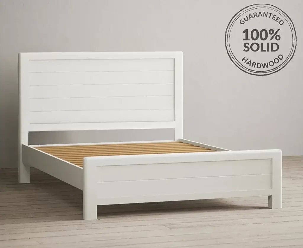 Scandinavian style bedroom - king size bed